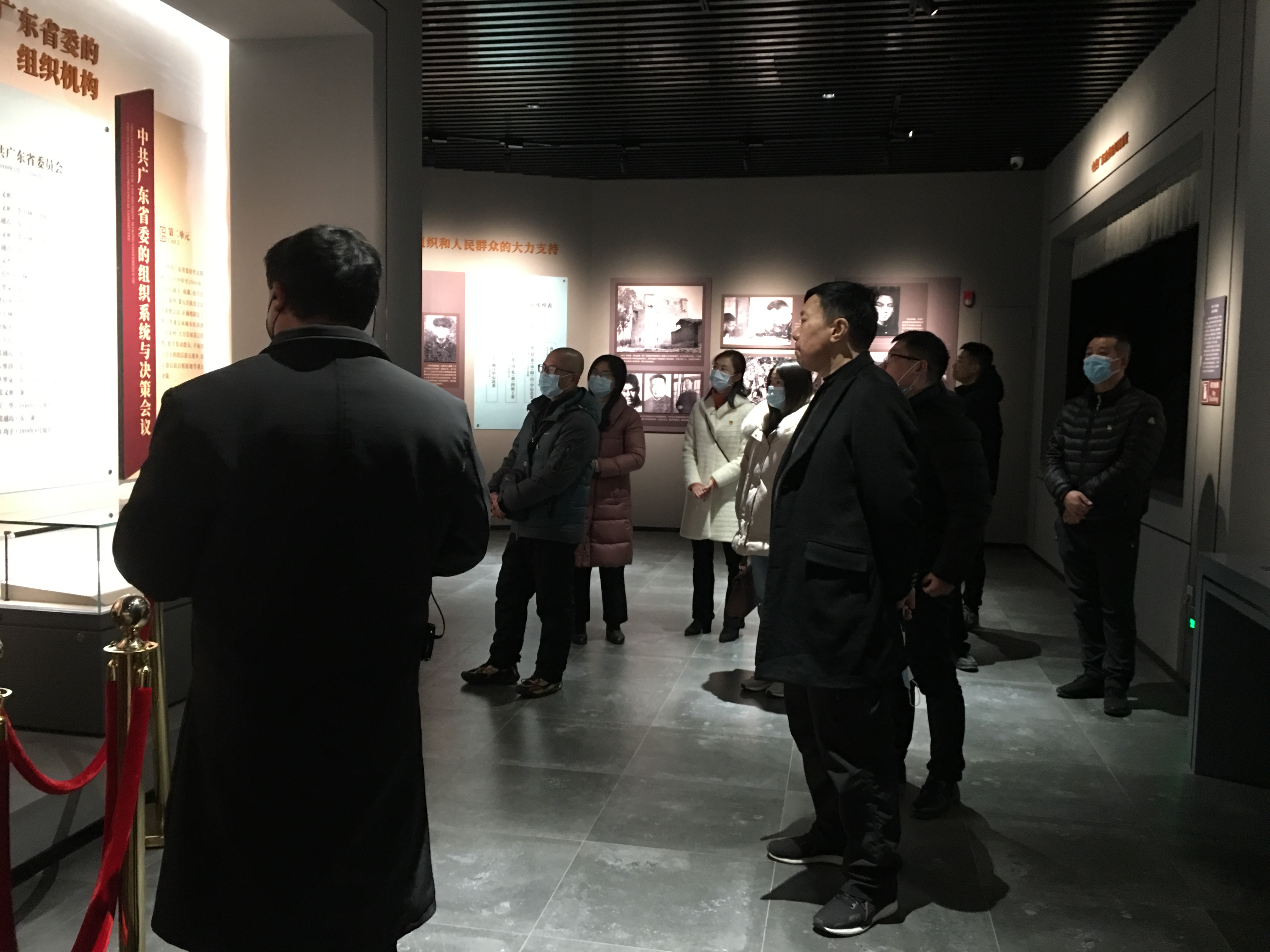 参观省委旧址2.jpg