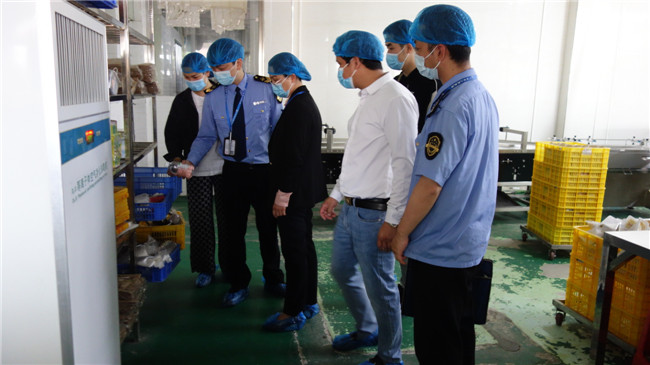 浈江区市场监管局开展五一节前安全检查-食品生产企业 (卢甜) (13).JPG