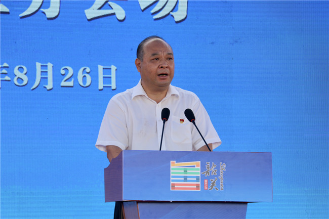 陈来安向主会场报告集中开竣工项目情况。.jpg