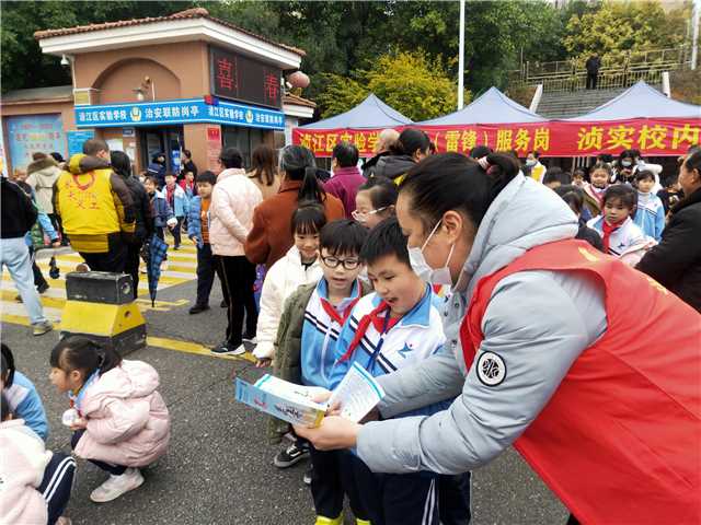 在浈江区实验学校开展禁毒宣传.jpg