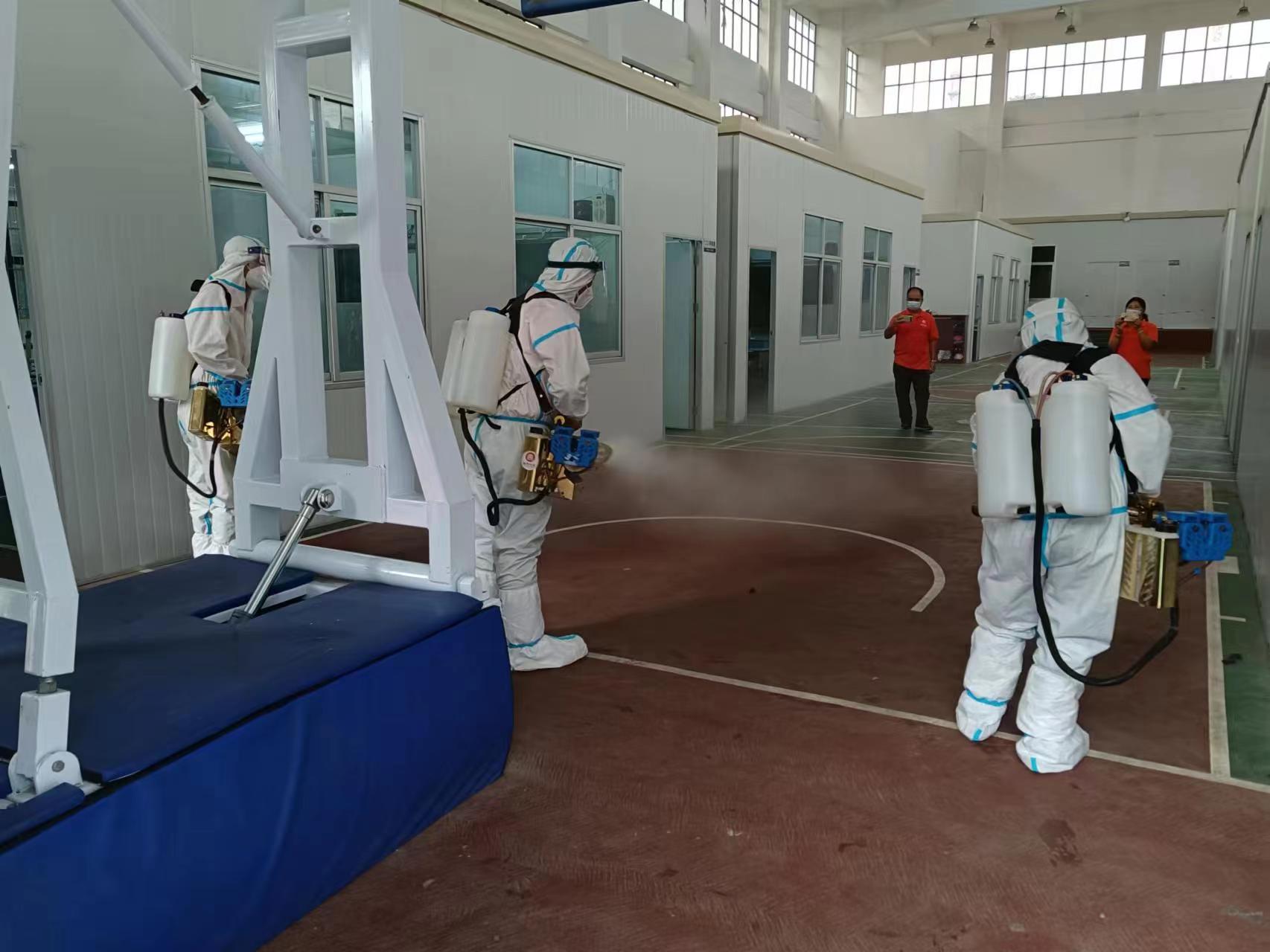 14.韶冶实验学校对校舍进行消杀.jpg