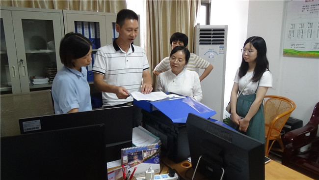 7月12日，浈江区纪委监委到十里亭镇开展营商环境监督检查.JPG