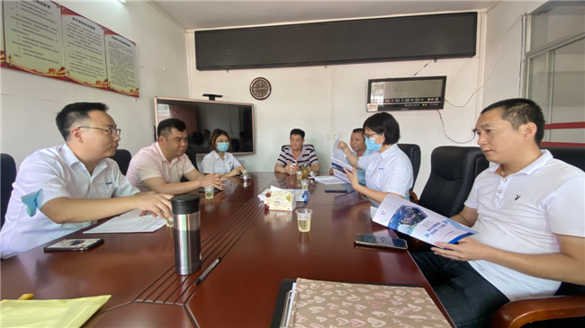 浈江区人社局联合丸仁电子公司前往黄沙村和群丰村进行劳务对接。.jpg