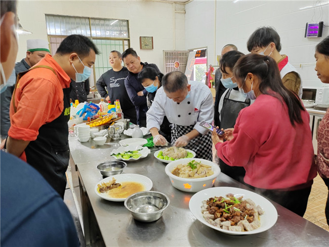 浈江区：“粤菜师傅”送教下乡 助力乡村振兴高质量发展.jpg