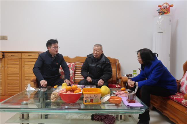 鲁锦锋黄德乔看望慰问离退休老干部.JPG