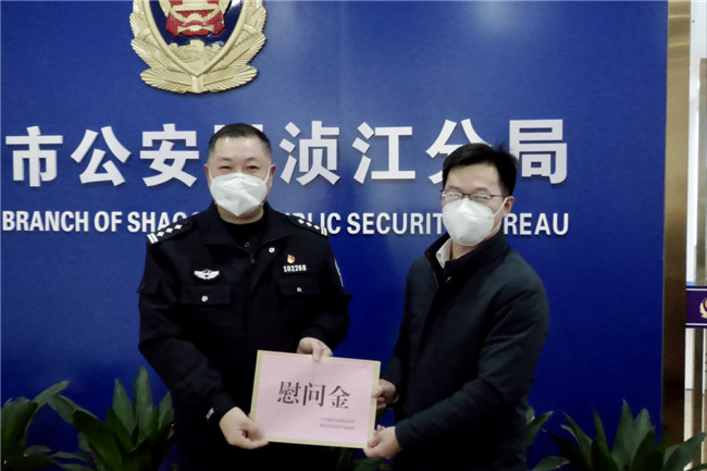 鲁锦锋慰问市公安局浈江分局.jpg
