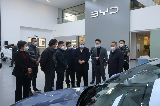 督导组一行察看乐园镇汽贸产业发展情况.JPG