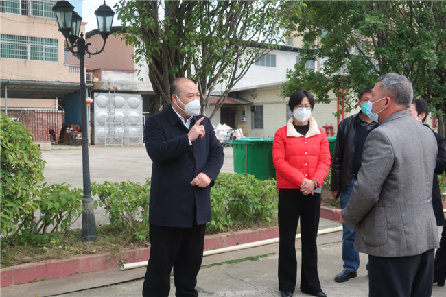 在康寿养老服务中心检查疫情防控工作情况.jpg