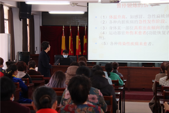 讲师正在授课.JPG
