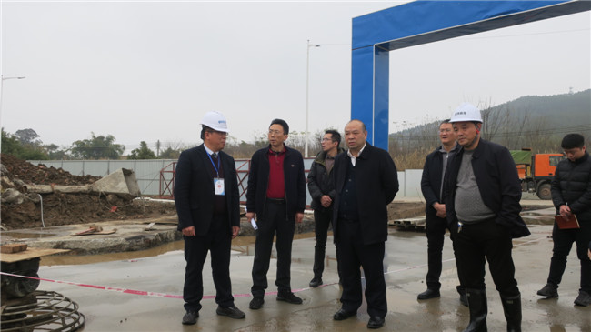 调研组一行在浈江中等职业学校新建项目现场2.JPG