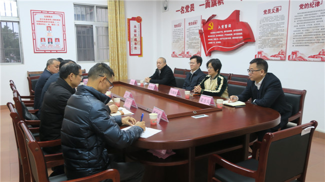 调研组一行在区退役军人事务局.jpg