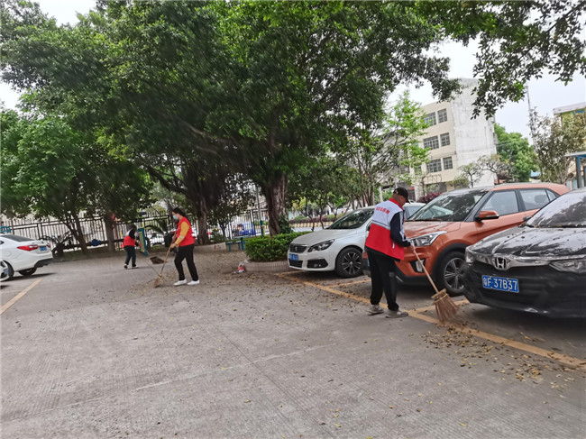 大学路社区卫生保洁.jpg