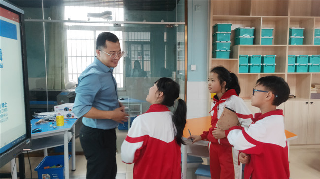 5东莞理工学院博士到浈江开展送课活动.jpg