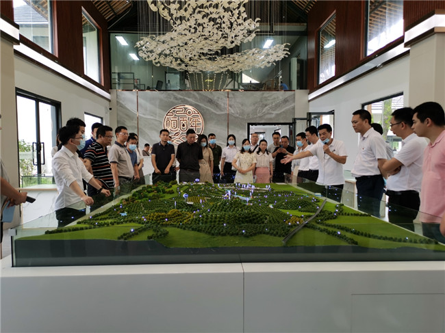 3浈江区组织干部到犁市镇乡村振兴人才驿站所在地——广东友丰油茶科技有限公司参观调研.jpg