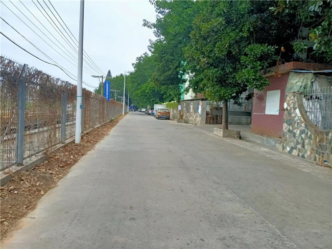 广铁一线社区（莲花南路未划车位线）.jpg