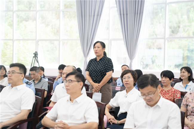 营商环境体验师朱静谈感受.jpg