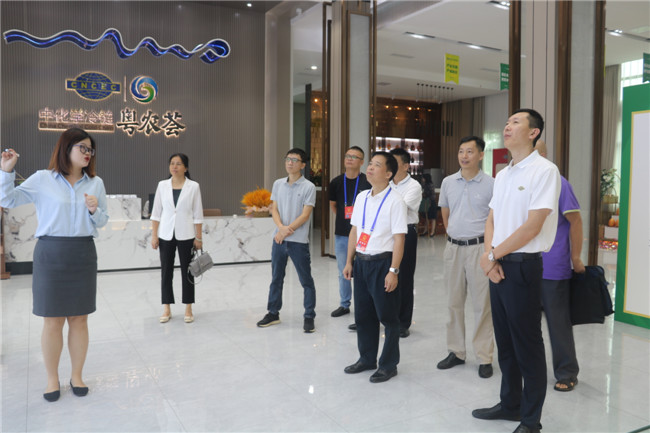 视察组参观中化学冷链&middot;粤农荟农产品流通中心.JPG