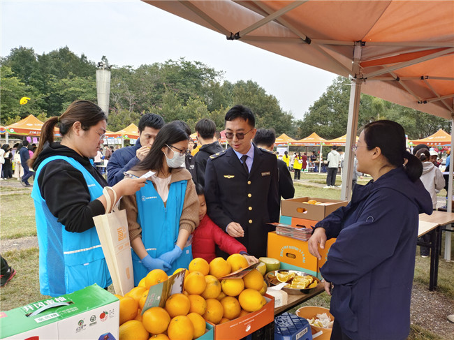 4校园食品安全宣传及快检  (1).jpg