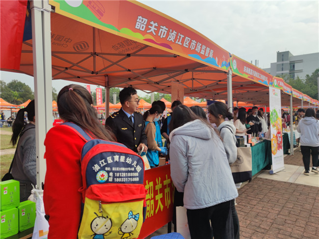 4校园食品安全宣传及快检  (3).jpg