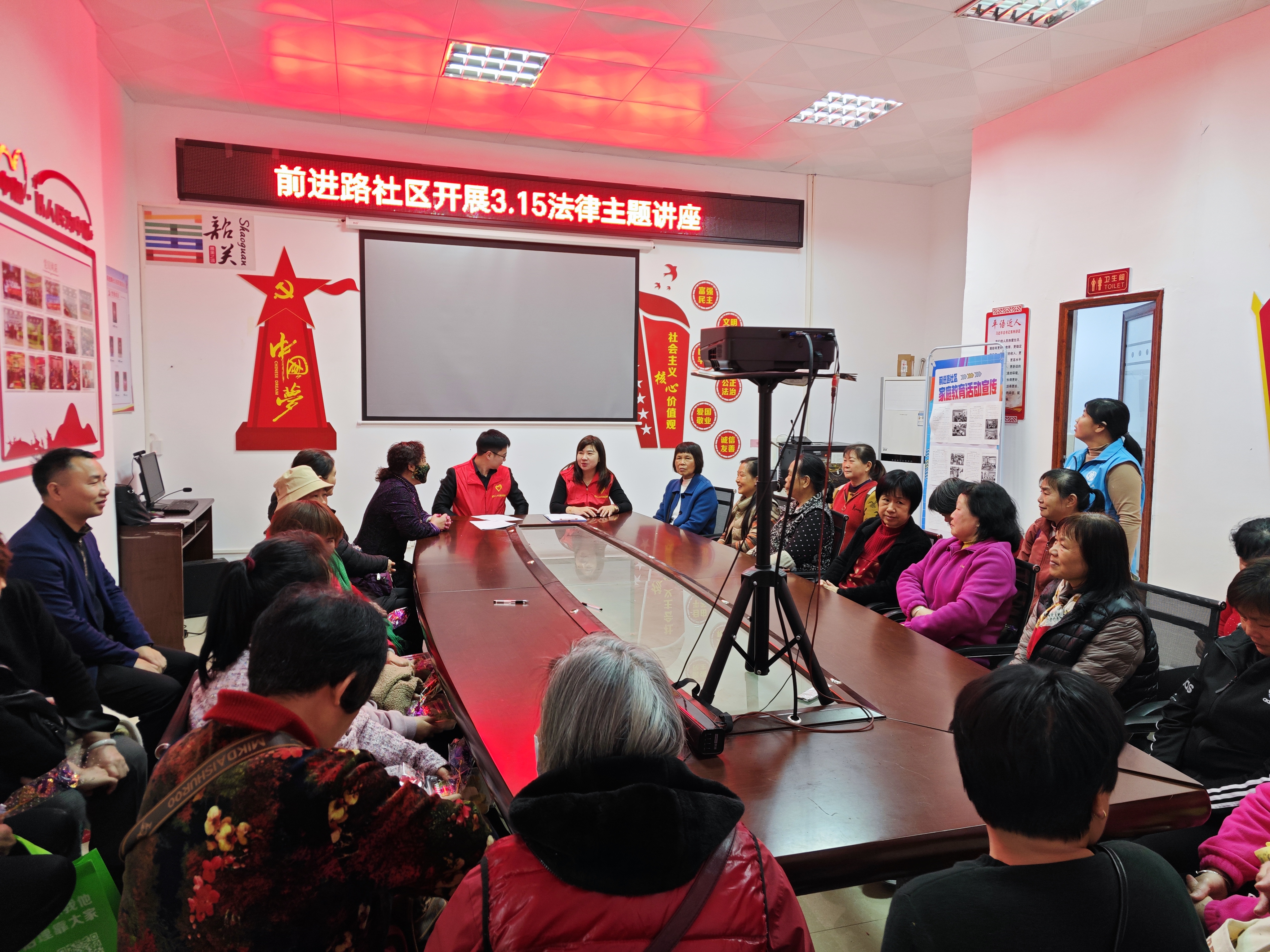 图1：3月14日前进路社区人大代表联络站开展“3&middot;15”国际消费者权益日普法宣传活动.jpg
