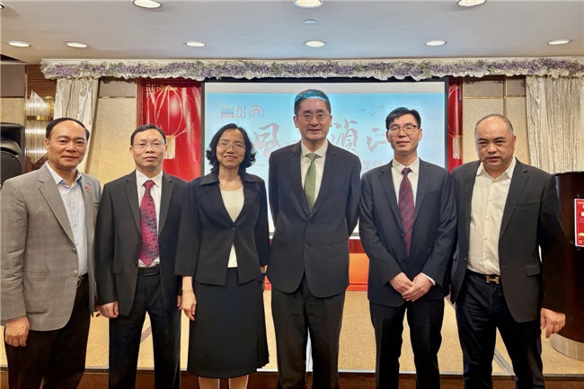 领导嘉宾在“风采浈江&middot;魅力无限”2024年文旅招商（香港站）活动仪式上.jpg