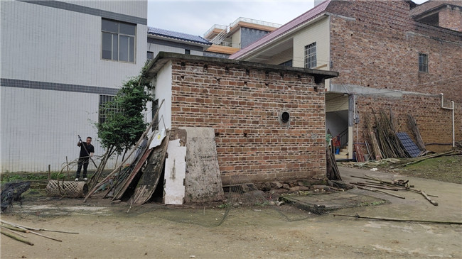 破旧泥砖房改造前.jpg