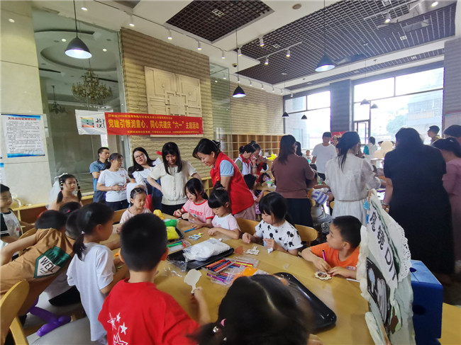 乐园镇城南社区开展“党建引领润童心，同心共建庆六一”主题活动.jpg
