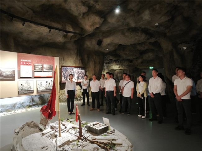 学员在南方红军三年游击战争纪念馆参观学习.jpg