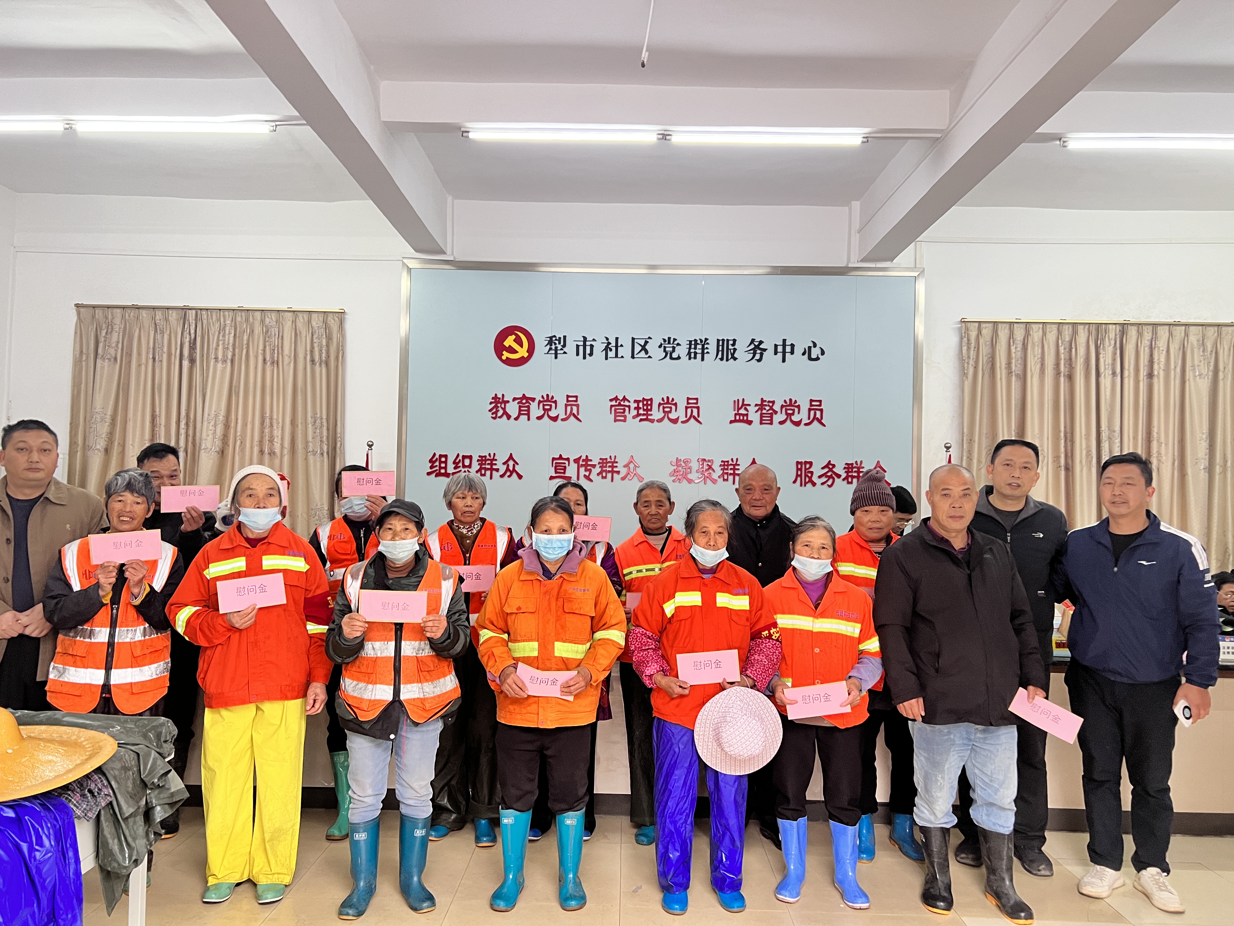 20240204部分镇人大代表到犁市社区开展春节慰问辖区内保洁工人活动（拍摄人：蔡媛）.jpg