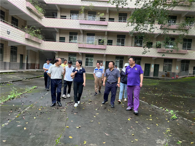 市人社局和国鱼渔有限公司一行在原广东省工业高级技工学校校址实地考察。.jpg