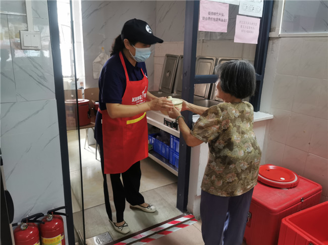辖区老人在长者饭堂用餐 (2).jpg