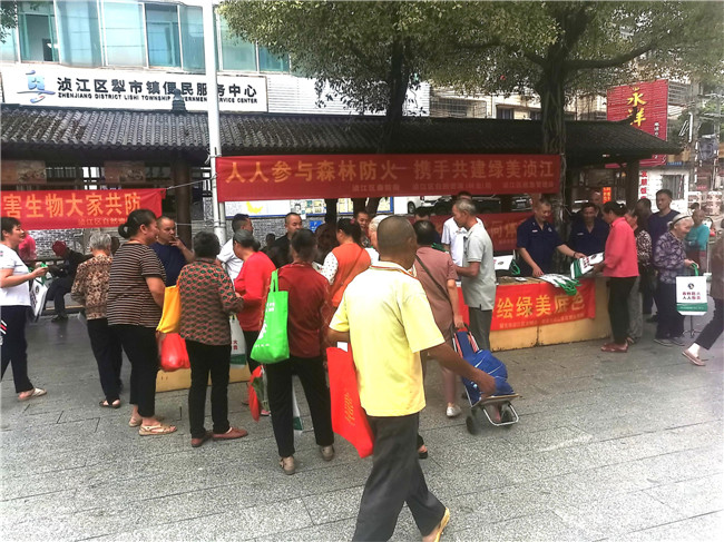 进社区.jpg