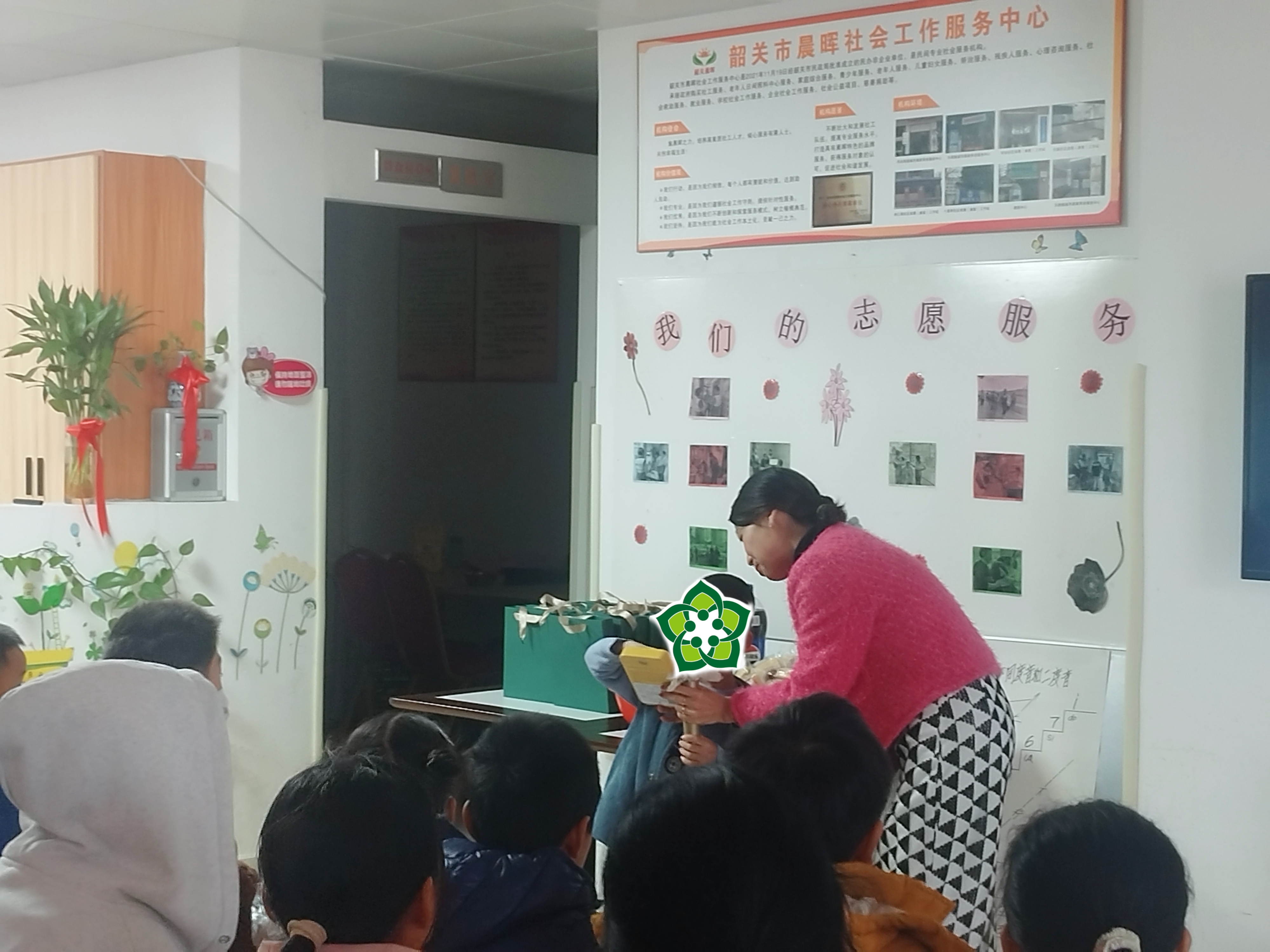 儿童积极回答问题.jpg