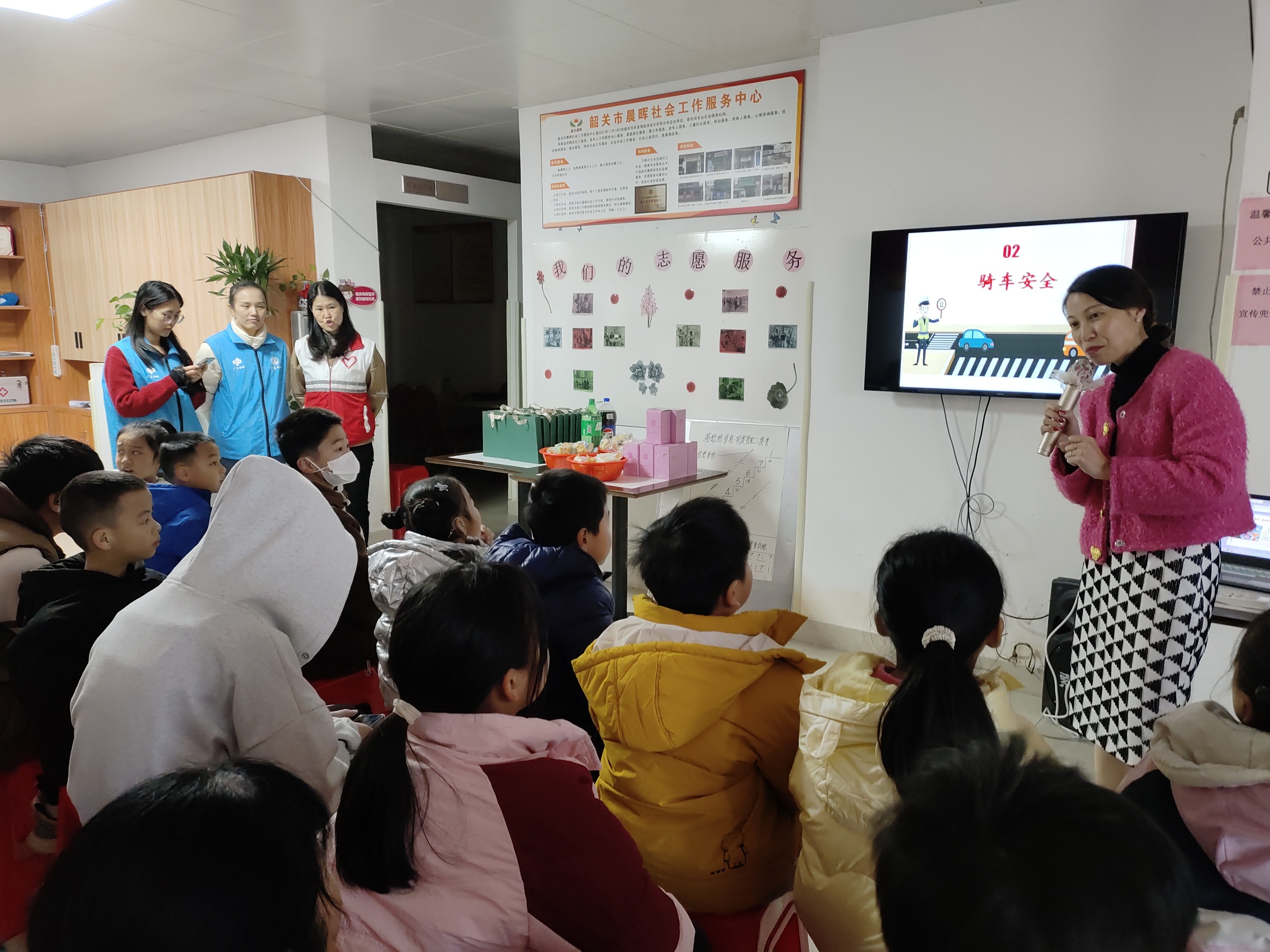 老师授课.jpg