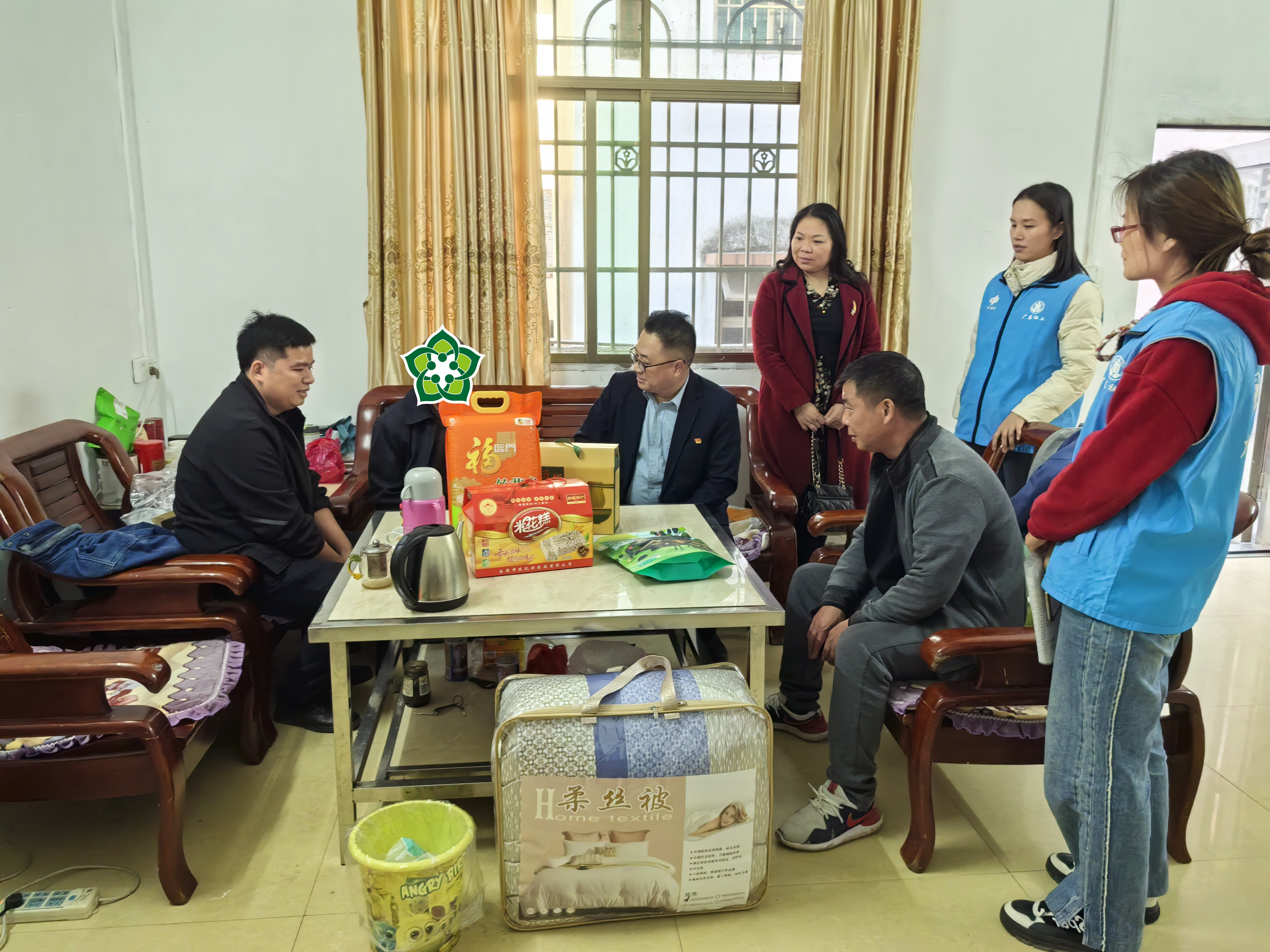 入户送温暖.jpg
