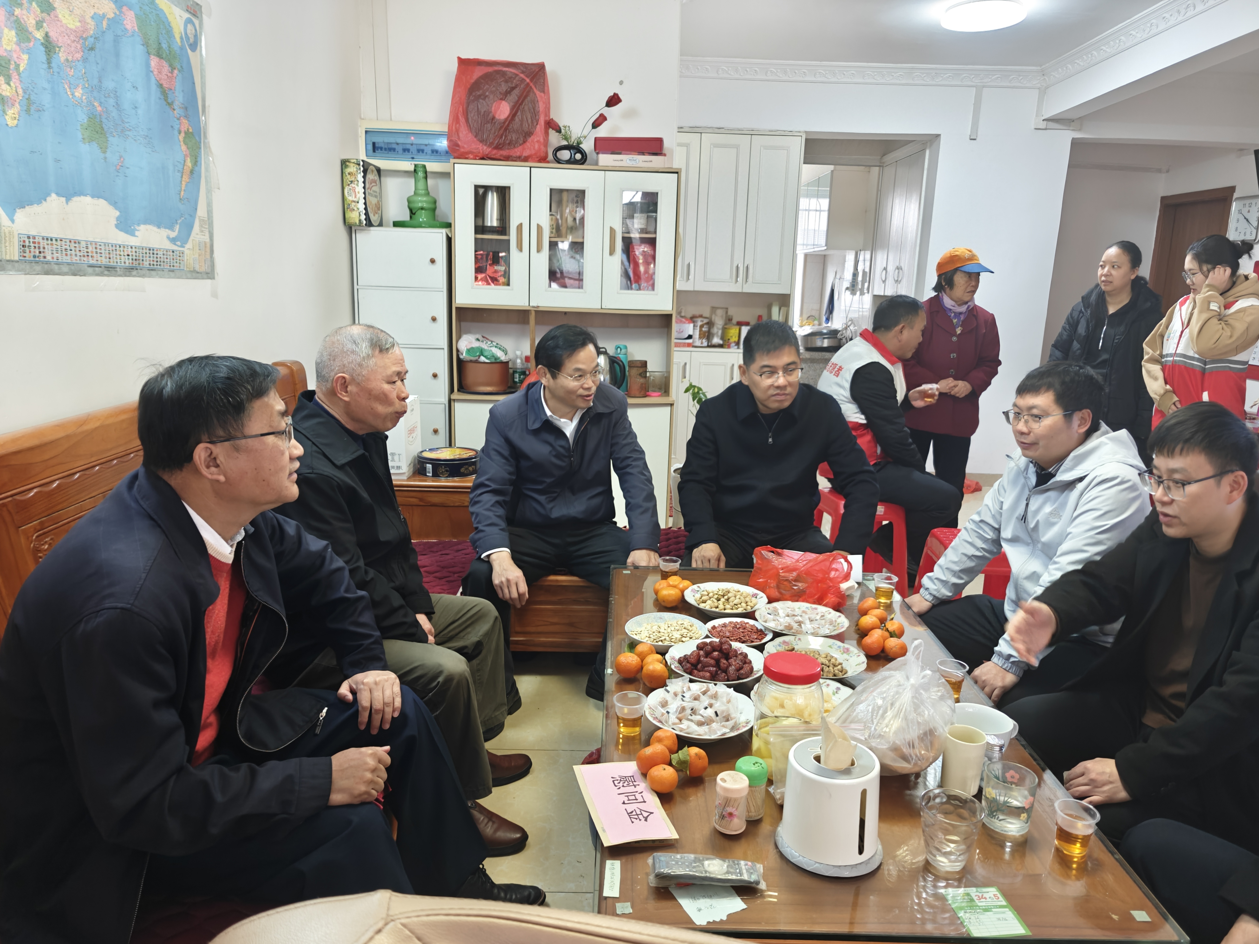 1月22日，区人大常委会主任罗永东、副主任刘锋、曲仁党工委书记吴小林走访慰问困难党员 (1).jpg