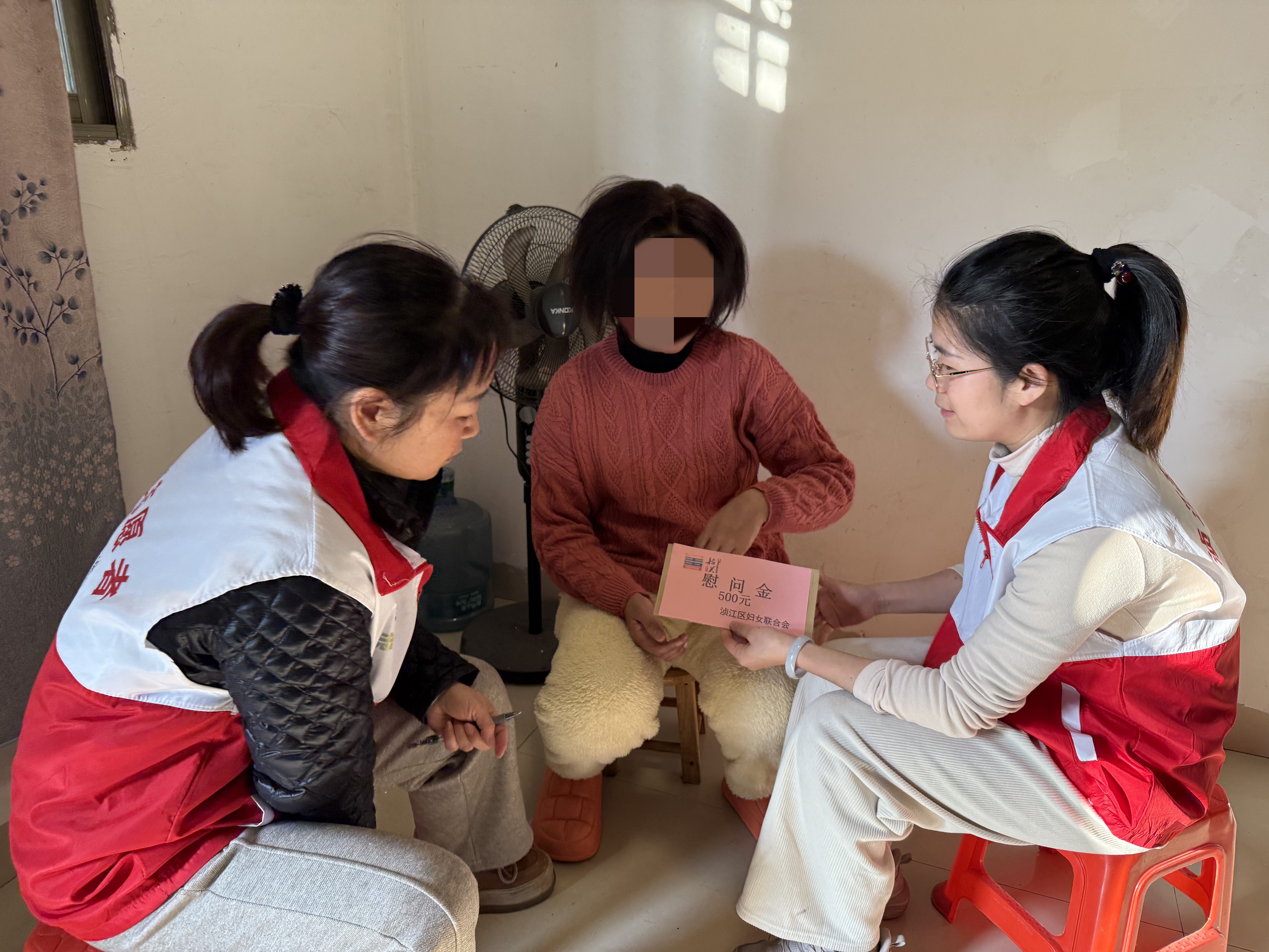 车站办妇联走访慰问困难妇女儿童 .jpg
