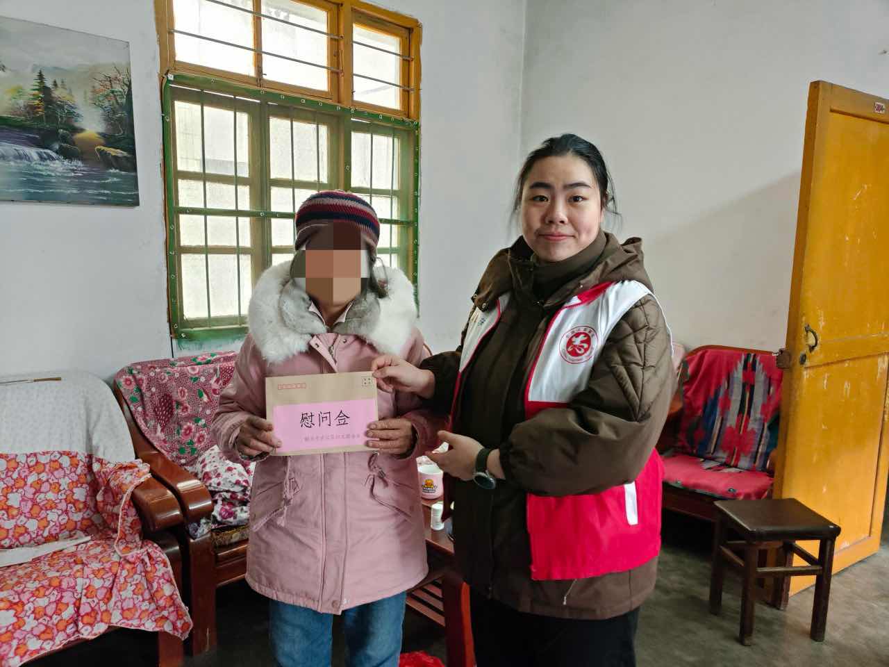 花坪镇妇联走访慰问困难妇女儿童.jpg
