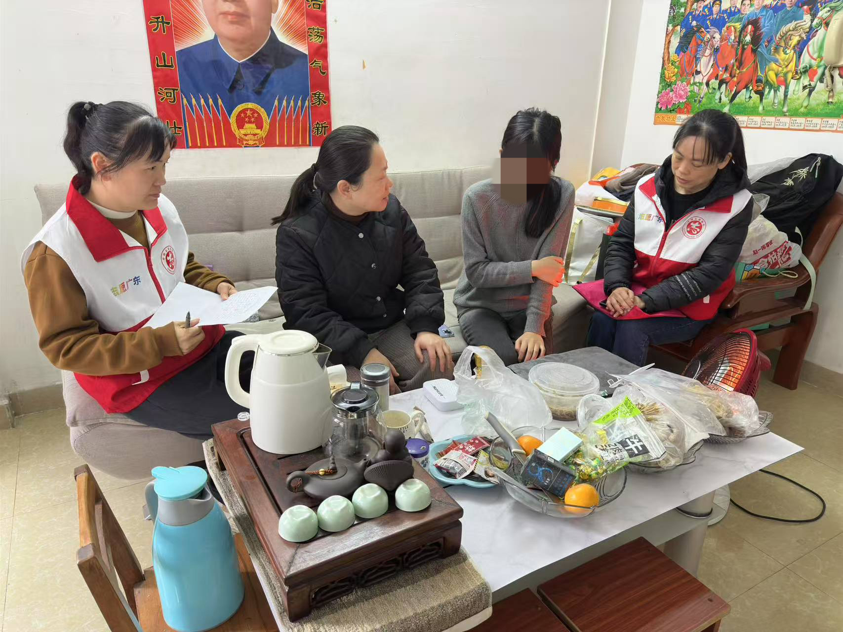 曲仁办妇联走访慰问困难妇女儿童.jpg
