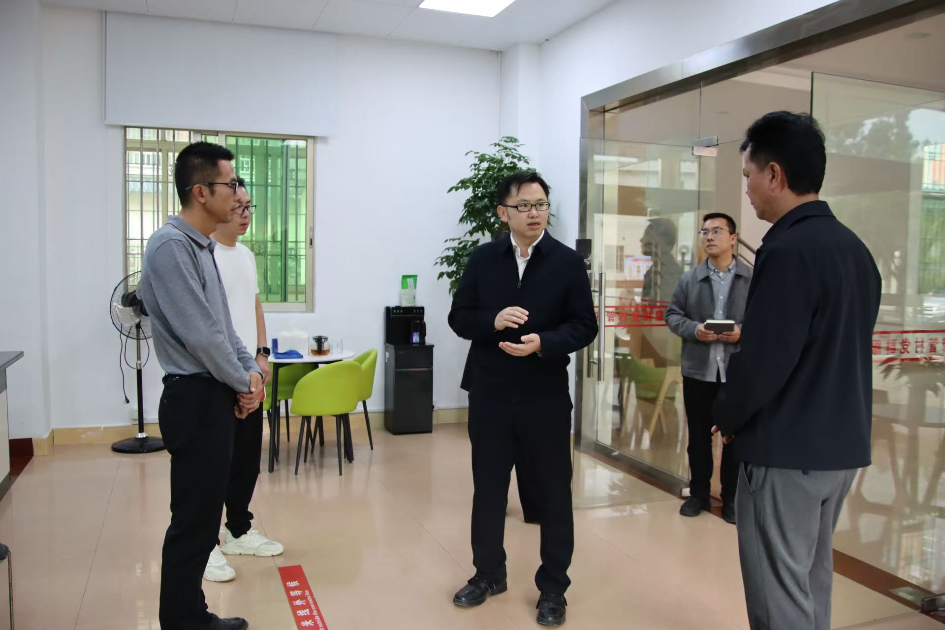 周昭坚到基层宣讲党的二十届四中全会精神并调研“百千万工程”工作