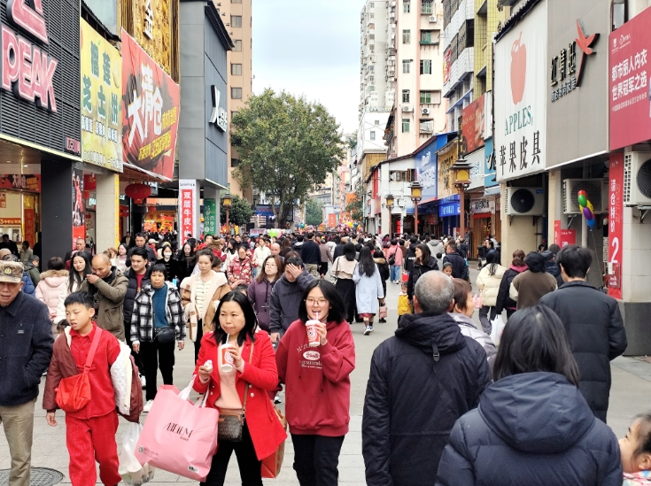 风度路步行街人山人海.jpg