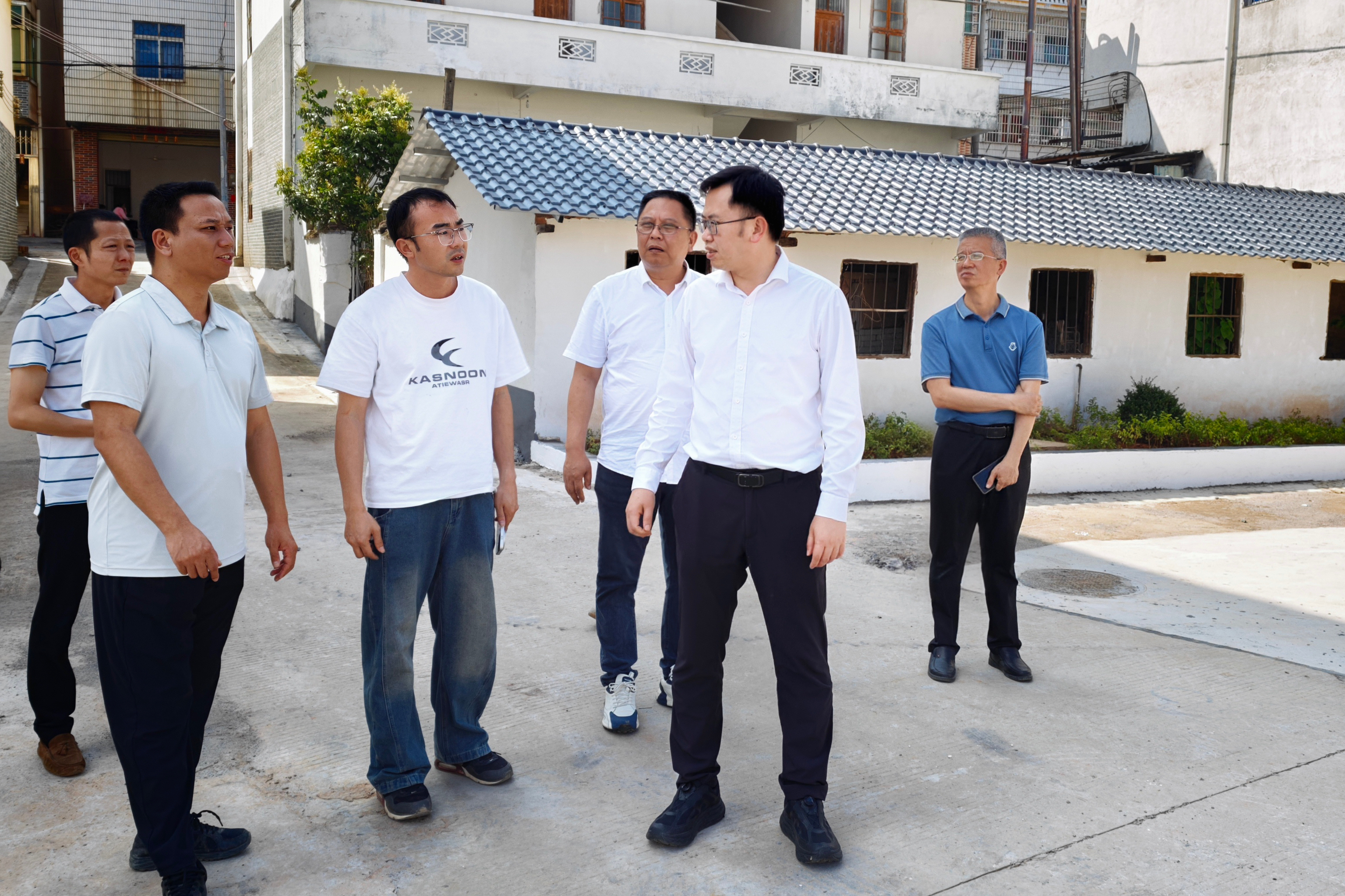 周昭坚督导检查“百千万工程”人居环境整治和重点项目建设工作