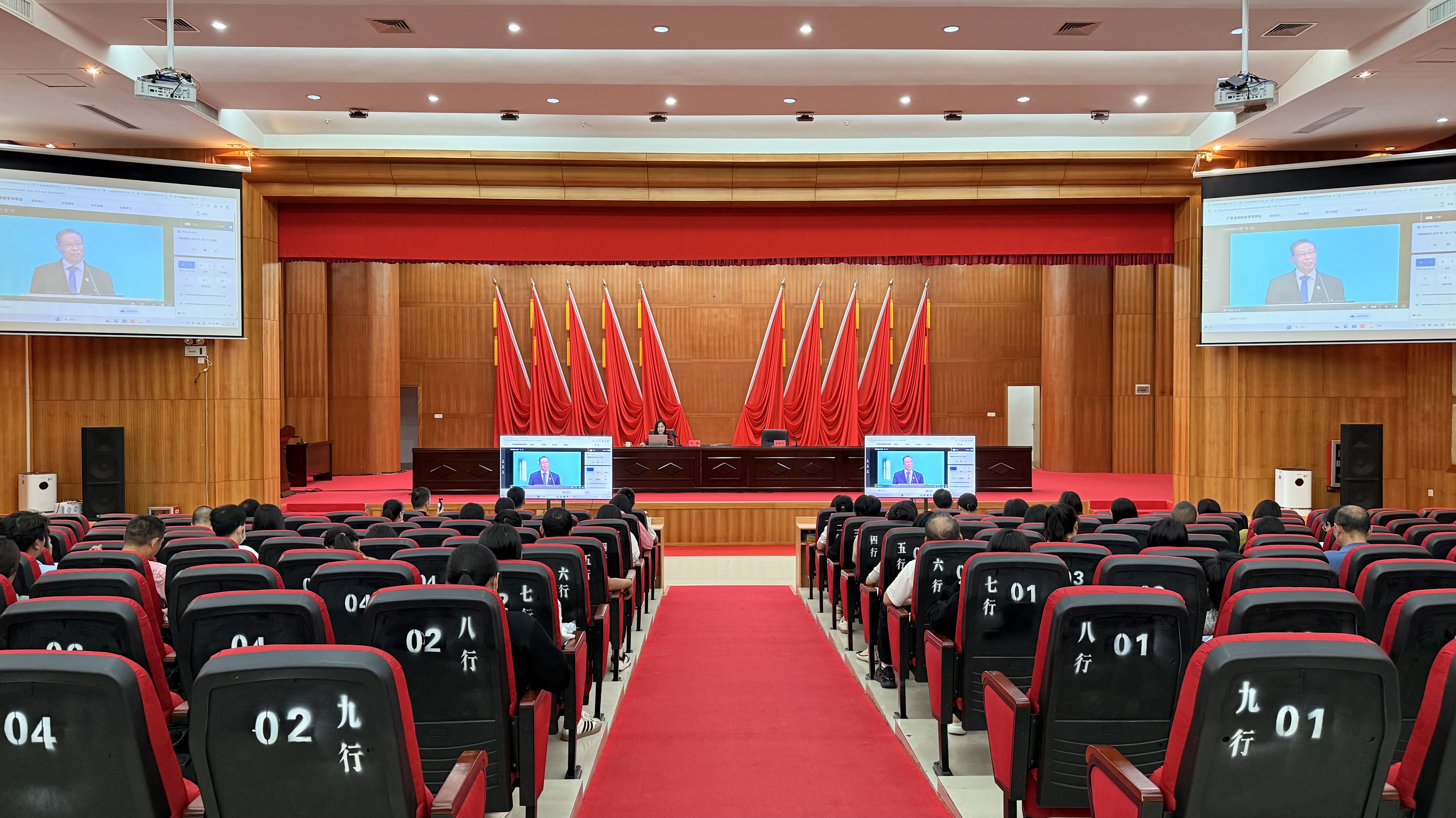 会议现场 (2).jpg