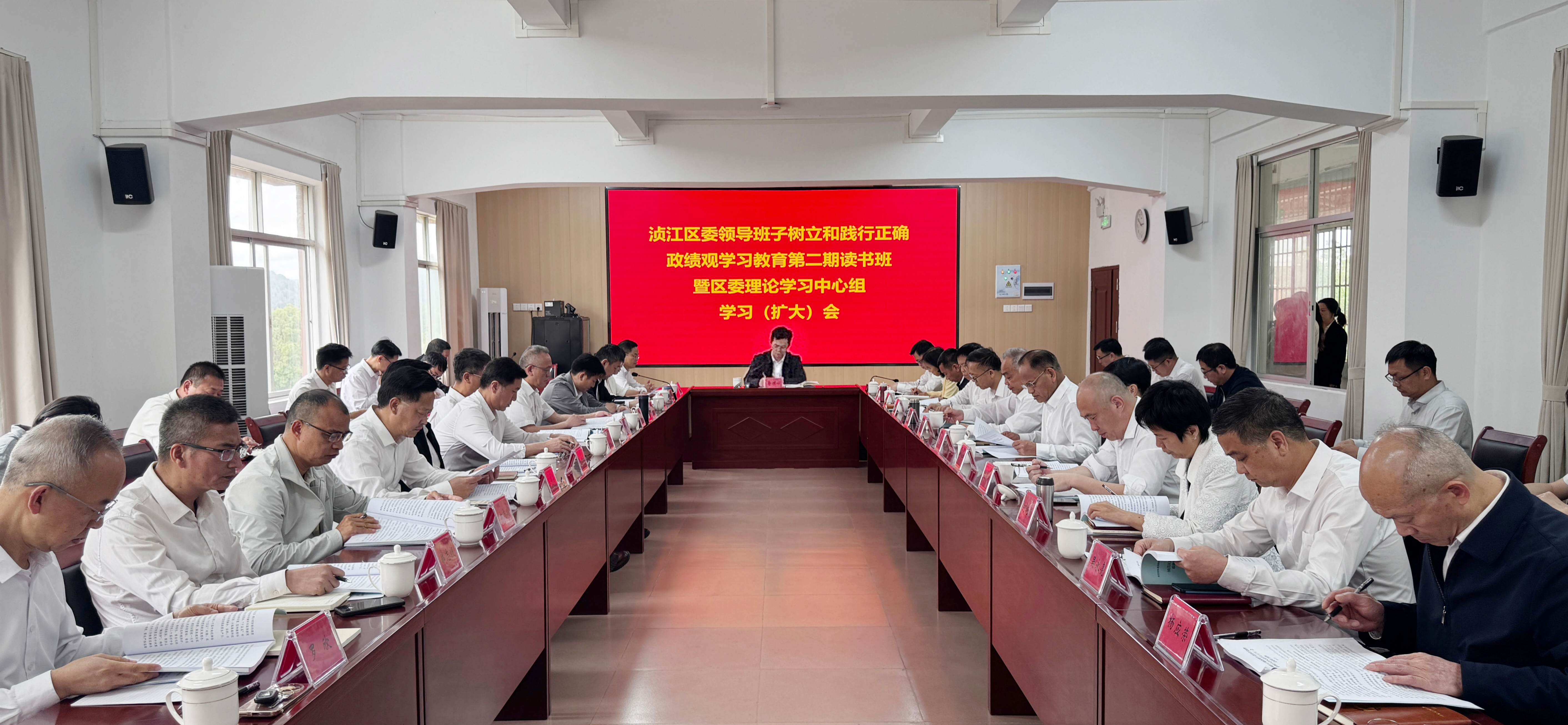 cbcc3dd7e8e1b0ed5fac0ab7f404ba97.jpg