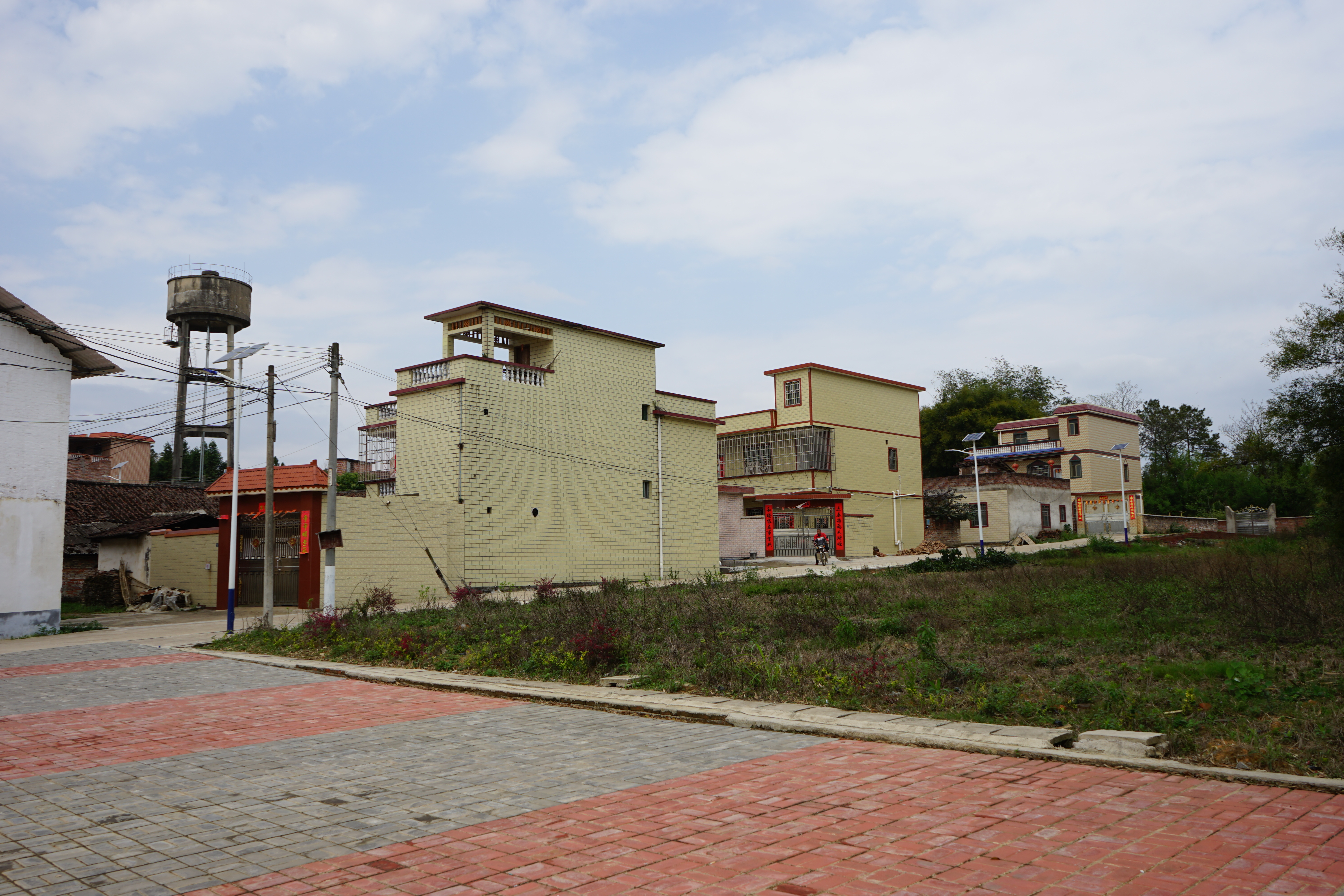 2.2朱德率南昌起义部队莲塘村练兵场旧址现状全景.JPG