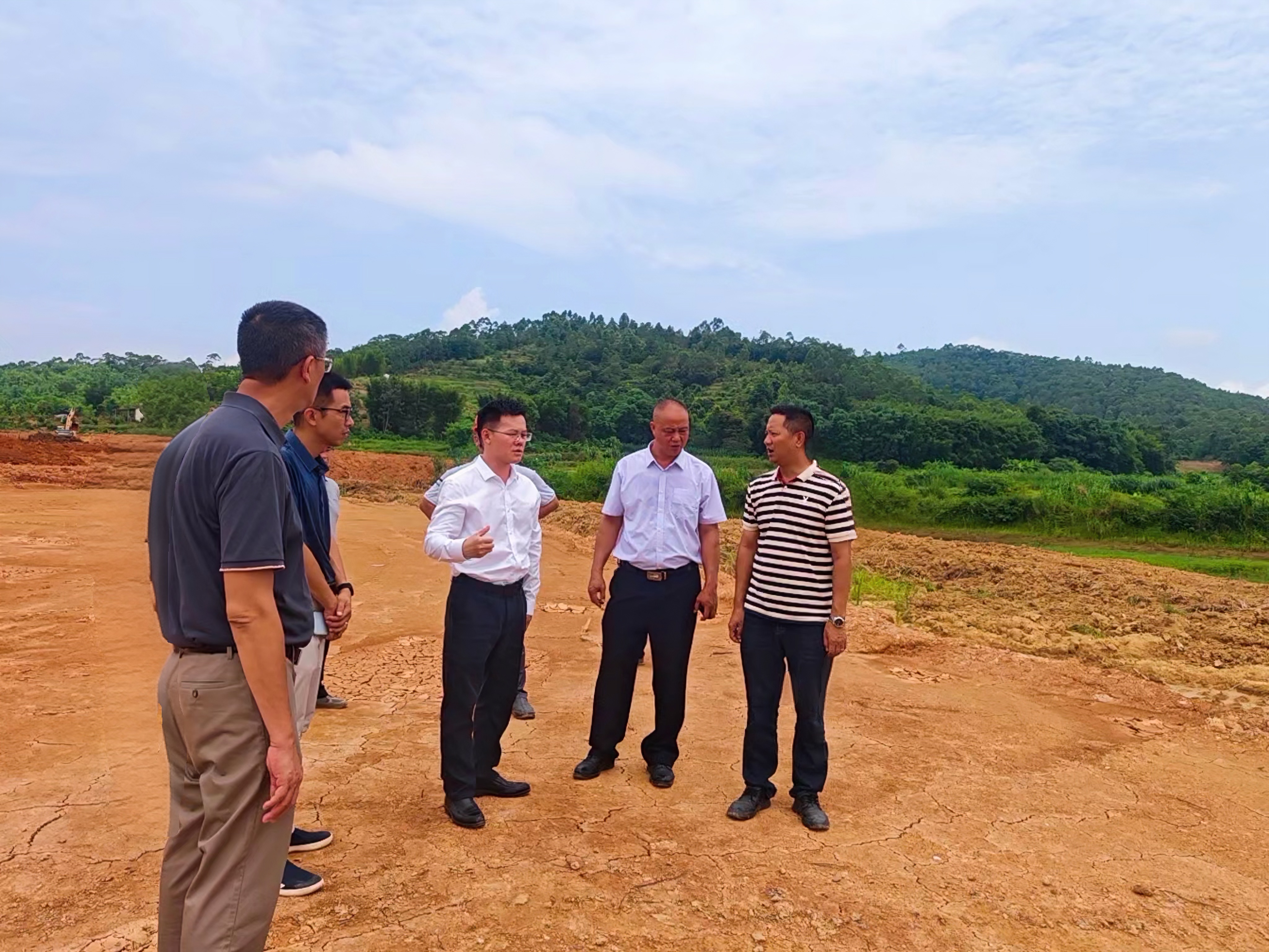 鲁锦锋督导大数据产业园韶塘片区项目建设工作