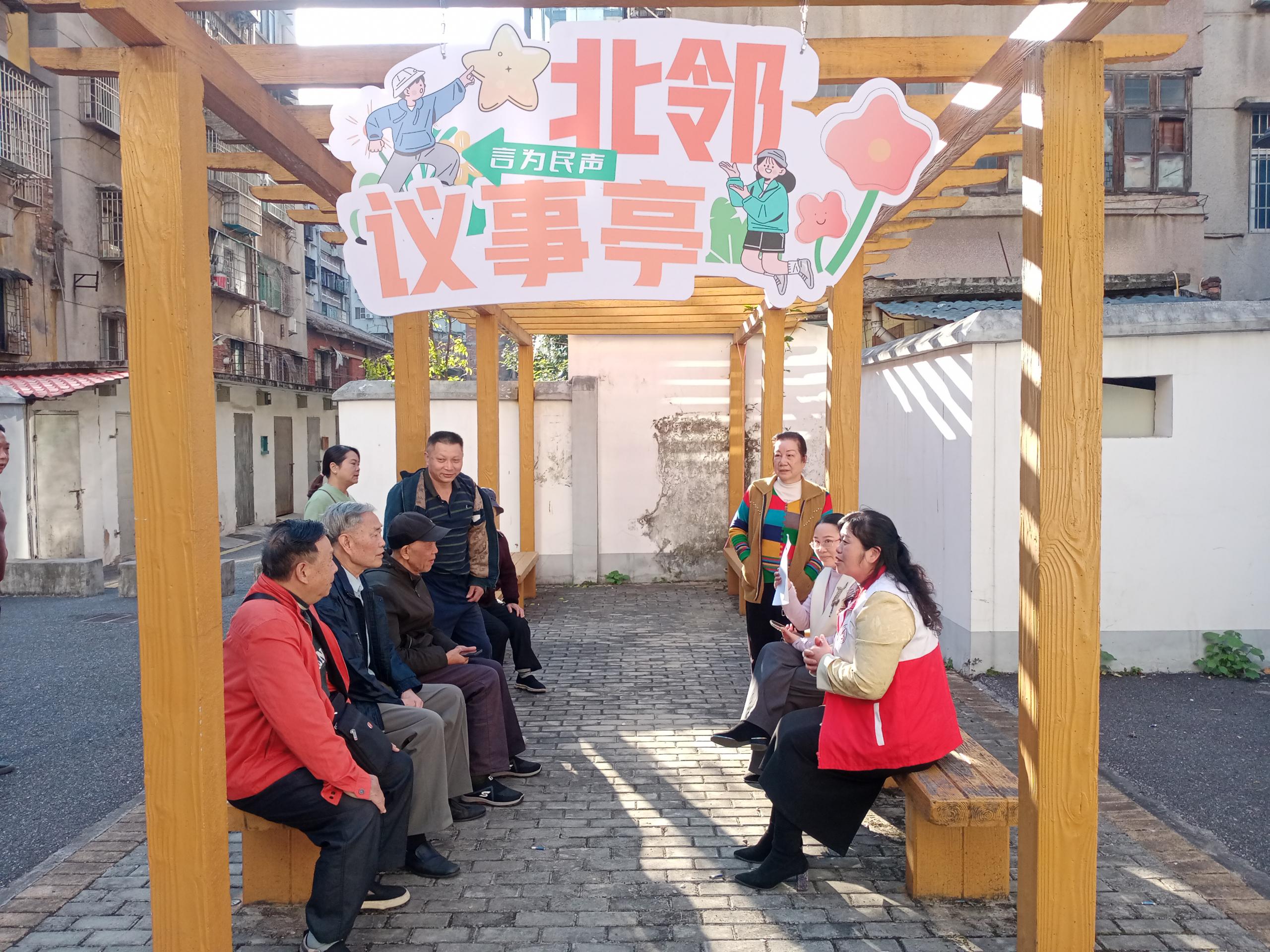 4.浈江区东河街道启明北路社区在”北邻议事亭“召开议事协调会(2).jpg