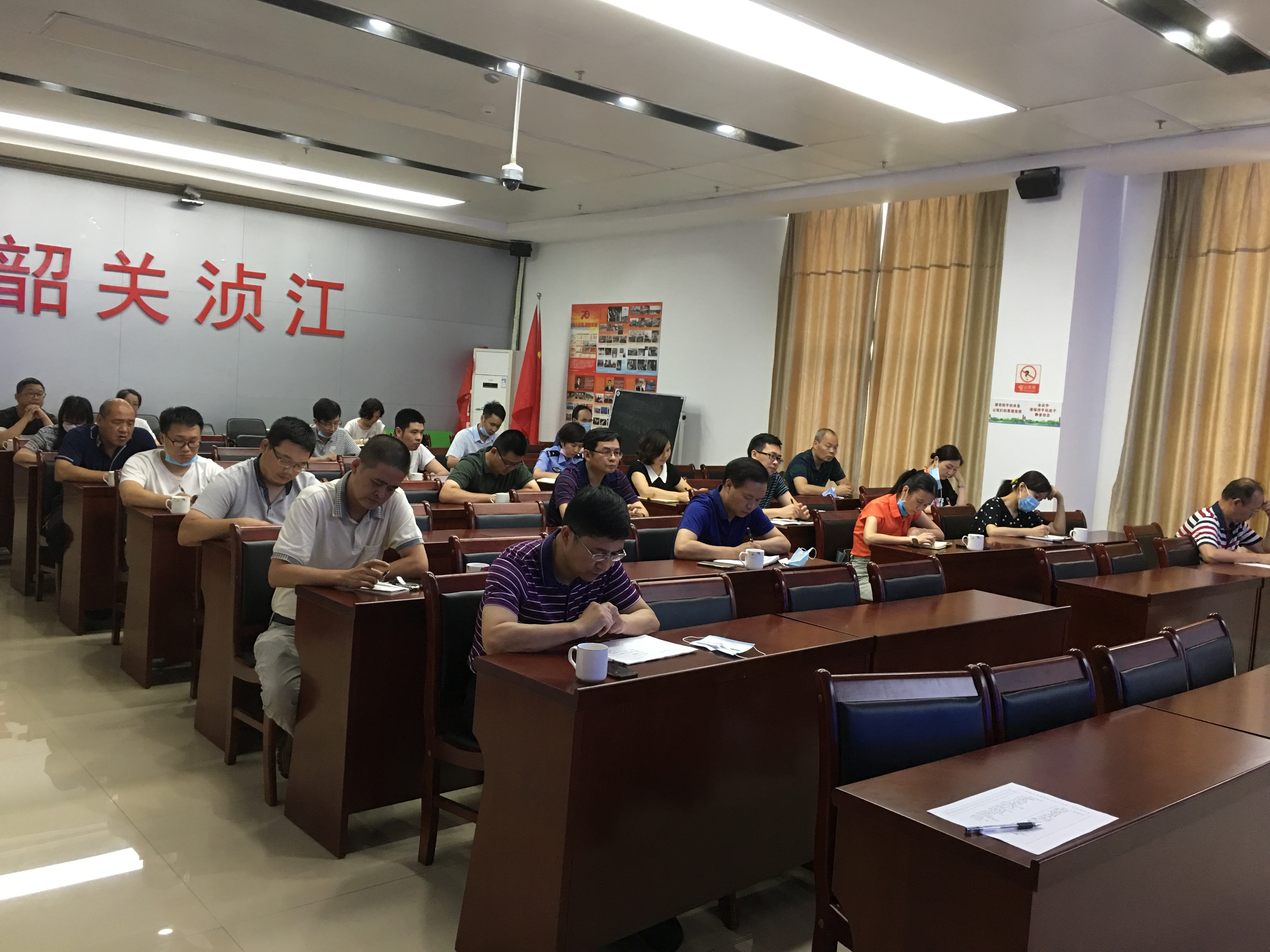 公共资源交易管理委员会第一次会议.jpg