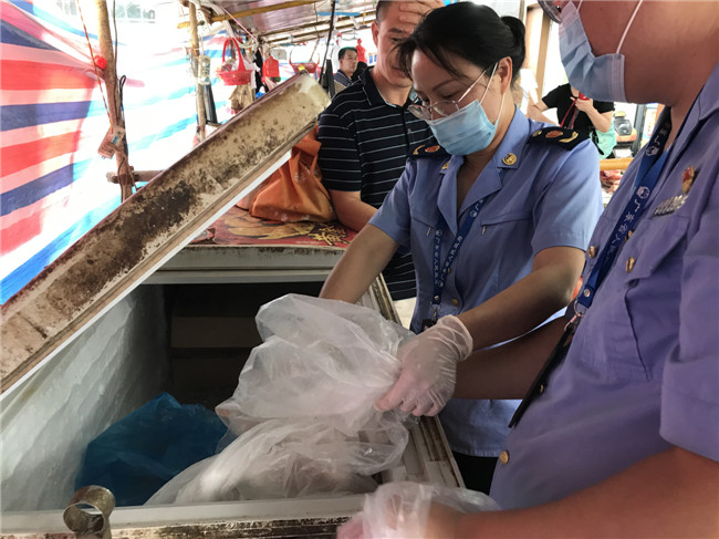 浈江区市场监管突出“四抓”落实好进口冷冻肉制品和水产品疫情防控工作.jpg