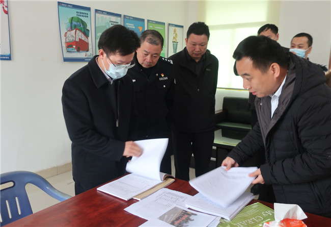 区长鲁锦锋率队检查道路交通安全专项整治工作